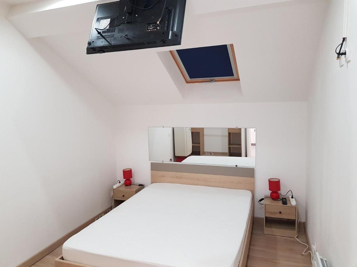 11 - Tres Joli 2 Pieces Tout Equipe Pour 1 A 5 Personnes, Vue Sur Parc Arbore, Parking Privatif Gratuit, Grand Fourgon Possible, Tout Le Linge De Maison Est Fourni Razac-sur-lʼIsle Εξωτερικό φωτογραφία